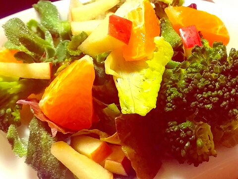 食べ応えたっぷり☆果物と野菜のサラダ♪
